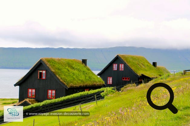 Ce petit village aux maisons noires et aux toits de gazon est situé au Sud de l'île. Au Moyen Âge, il était le siège de l'ancien diocèse des îles Féroé. Une grande partie du patrimoine médiéval des îles Féroé se trouve à Kirkjubøur, notamment ; la cathédrale Saint-Magnus dont seulement les murs ont résisté au temps, l'église Saint-Olav, toute blanche entourée d'un petit cimetière qui date du XIIe siècle et la Kirkjubøargarður, la plus  ancienne maison de bois au monde à être toujours habitée, qui remonte au XIe siècle.