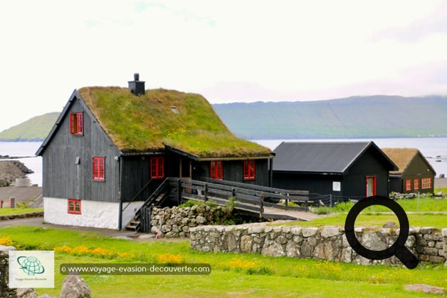 Ce petit village aux maisons noires et aux toits de gazon est situé au Sud de l'île. Au Moyen Âge, il était le siège de l'ancien diocèse des îles Féroé. Une grande partie du patrimoine médiéval des îles Féroé se trouve à Kirkjubøur, notamment ; la cathédrale Saint-Magnus dont seulement les murs ont résisté au temps, l'église Saint-Olav, toute blanche entourée d'un petit cimetière qui date du XIIe siècle et la Kirkjubøargarður, la plus  ancienne maison de bois au monde à être toujours habitée, qui remonte au XIe siècle.