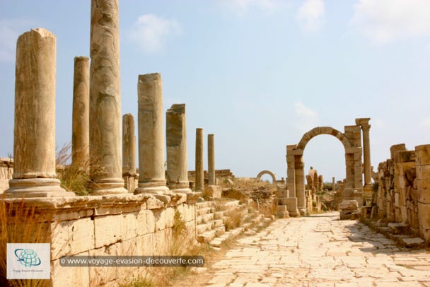 La Libye, un pays fabuleux d’Afrique du Nord à la croisée du Maghreb et de l'Orient, offre aux voyageurs les plus beaux vestiges de l’histoire romaine. De magnifiques ruines d’anciennes citées parsèment la côte turquoise libyenne et racontent ce que fut la vie antique dans cette brillante province d’Afrique. 