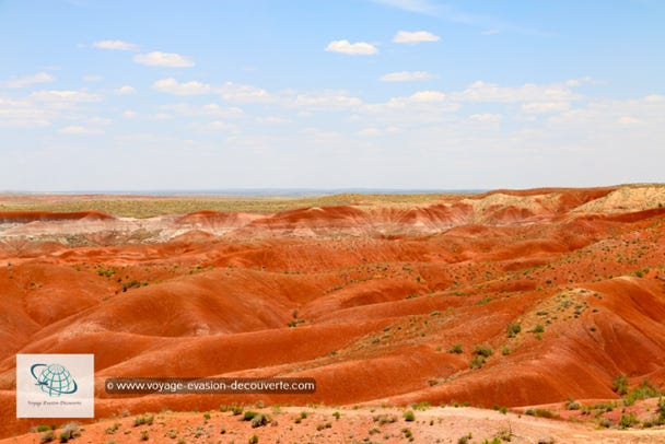 C'est un rêve de petit garçon, celui de jouer aux cowboys et aux Indiens dans les décors de western, ou encore de marcher dans les traces des chercheurs d'or et des aventuriers en tout genre avec pour terrains de jeu les plus grands espaces des parcs nationaux en fond de décors. 