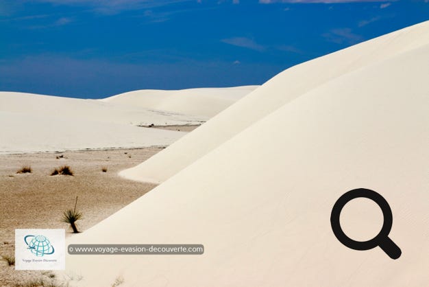D'une altitude de 1 200 m et entouré de montagnes le White Sand est situé au cœur du bassin de Tularosa. Il abrite le plus grand désert de gypse du monde. C'est l'une des plus belles merveilles naturelles de la région. Le sable poussé par les vents forme des dunes d'une blancheur immaculée qui scintillent avec les rayons du soleil.  Le parc couvre environ 590 km2 et ce champ de dunes de gypse est le plus grand du genre sur Terre.
