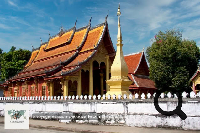 Également connu sous le nom de Wat Sen, il a été construit en 1718 par le roi Kitsarath avec 100 000 pierres du Mékong. Cela signifie littéralement "Temple aux 100 000 trésors". Il a été restauré en 1957 pour commémorer la naissance du Bouddha 2 500 ans plus tôt.