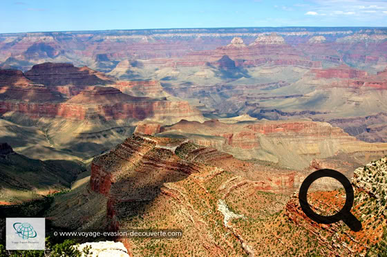 Avec sa superficie totale de 4 856 km², le Grand Canyon est considéré comme l’un des plus beaux ouvrages de la nature. L’histoire du parc pourrait remonter jusqu’à 1,7 milliard d’années et couvre les quatre grandes ères géologiques du  Précambrien au Cénozoïque. C’est une succession de phases : immersion de la région, accumulation de sédiments  (lave, sable, vase), transformation en roche (grès, argiles puis schiste), soulèvement sous l’activité tectonique, puis érosion  du relief sous l’activité de l’eau et du climat. Pour un résultat grandiose. 