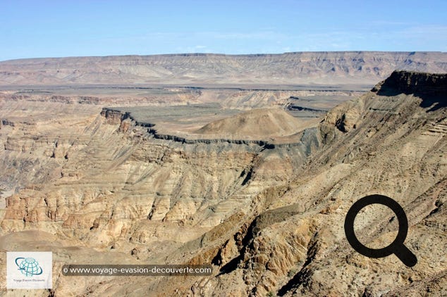 C’est le troisième plus grand canyon au monde et le premier plus grand d’Afrique. Cette formation géologique impressionnante a une origine de quelques 1 800 millions d’année. Avec ses 160 km de longueur, il comprend un encaissement de vallée large de plus de 27 kilomètres au maximum pour un commandement jusqu'à 550 mètres. Le canyon de la rivière Fish évolue sous un climat désertique. Durant les mois d'été, d'octobre à mars, la température peut atteindre 48 °C durant la journée et 30 °C la nuit.