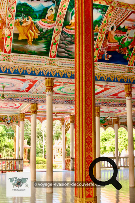 Le temple de Pha That Luang est le monument bouddhique le plus sacré du pays, emblématique du Laos, on raconte qu'il renferme un cheveu de Bouddha ! Cet immense Stūpa quadrangulaire de 35 mètres de hauteur, recouvert de feuilles or, a été érigée en 1566.