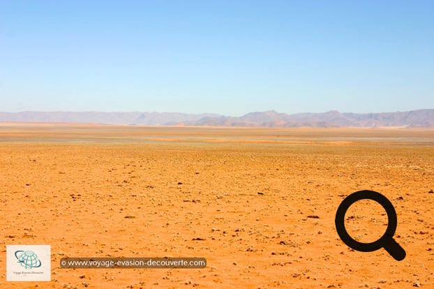 Nous poursuivons notre route en direction du Nord vers le parc de Namib Naukluft avec un petit arrêt sur la route au château Duwisib. Longue route de graviers mais toujours avec des paysages superbes sans croiser le moindre véhicule en sens inverse. 