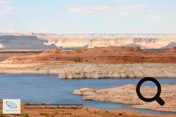 Avec ses 655 km2, ce lac artificiel est le deuxième plus grand des États-Unis. Créé sur le fleuve Colorado par le barrage de Glen Canyon, il a été achevé en 1963. Long de près de 300 km, le lac se situe en Arizona et en Utah. Les eaux du lac Powell sont très claires et il peut atteindre 170 mètres de profondeur. Il est devenu une zone de loisirs très fréquentée. De nombreuses activités nautiques y sont proposées, principalement au départ de la marina de Wahweap, à quelques kilomètres de Page.