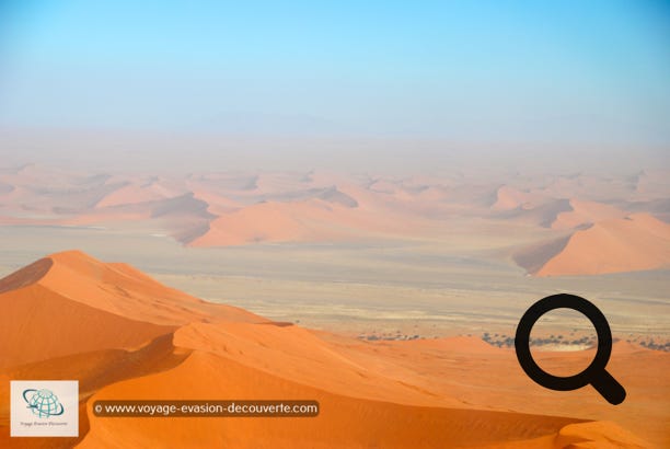 Le lendemain, avant de quitter Swakopmund, nous avons loué un petit avion pour survoler  le salar de Sossusvlei et le désert du Namib. Un spectacle grandiose et inoubliable, un moment intense, les paysages défilent les uns après les autres changeant constamment de couleurs, c’est  tout simplement féérique. Le vol dure 2h15 et il vaut mieux réserver la veille.