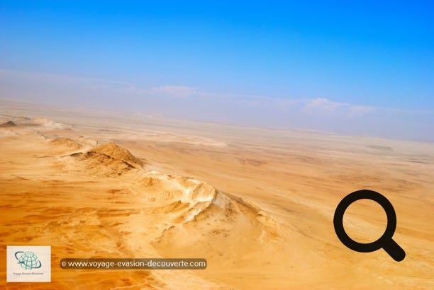 Le lendemain, avant de quitter Swakopmund, nous avons loué un petit avion pour survoler  le salar de Sossusvlei et le désert du Namib. Un spectacle grandiose et inoubliable, un moment intense, les paysages défilent les uns après les autres changeant constamment de couleurs, c’est  tout simplement féérique. Le vol dure 2h15 et il vaut mieux réserver la veille.